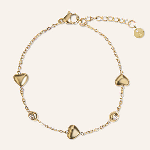 Belezza vergulde armband met hartjes en zirkonia van Amberz – waterproof, hypoallergeen en elegant.