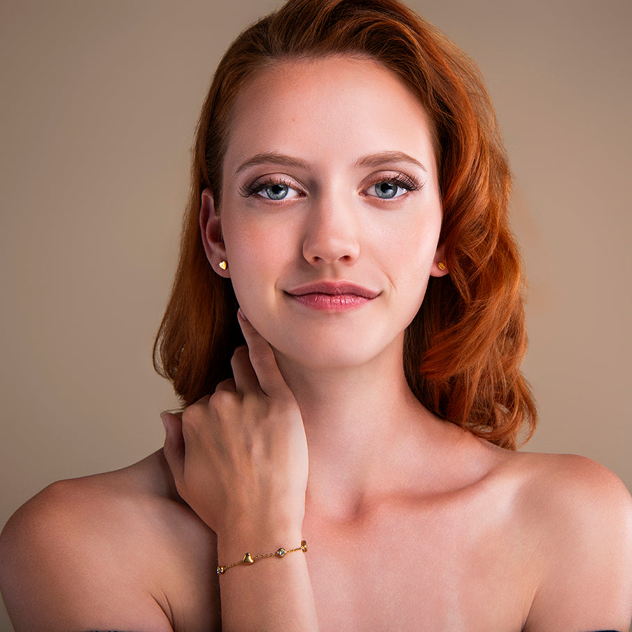 amberz gouden hartjes oorbellen – minimalistische studs van roestvrij staal, hypoallergeen en waterproof