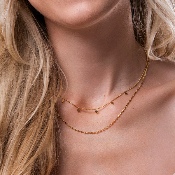 Dubbele gouden ketting met ruitvormige hangers – Agatha van Amberz.