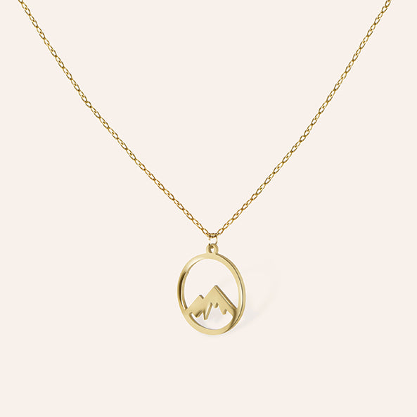 Gouden ketting met berg, mountain – golden wave van Amberz.