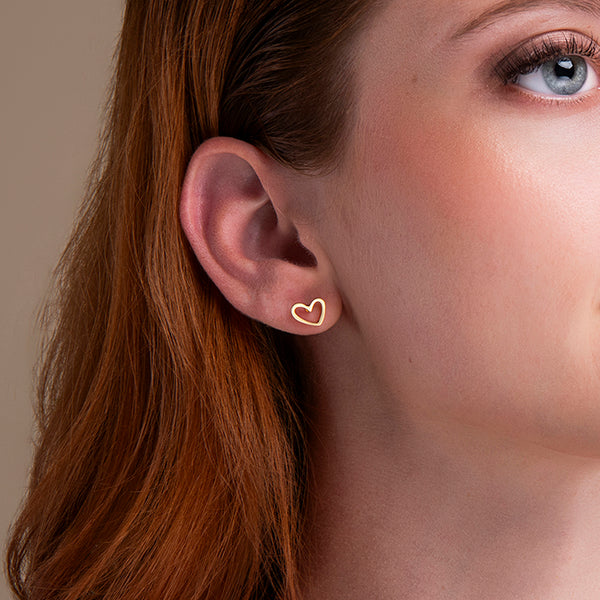 amberz gouden open hart oorbellen – minimalistische hypoallergene sieraden van verguld staal, symbool van liefde en zelfliefde