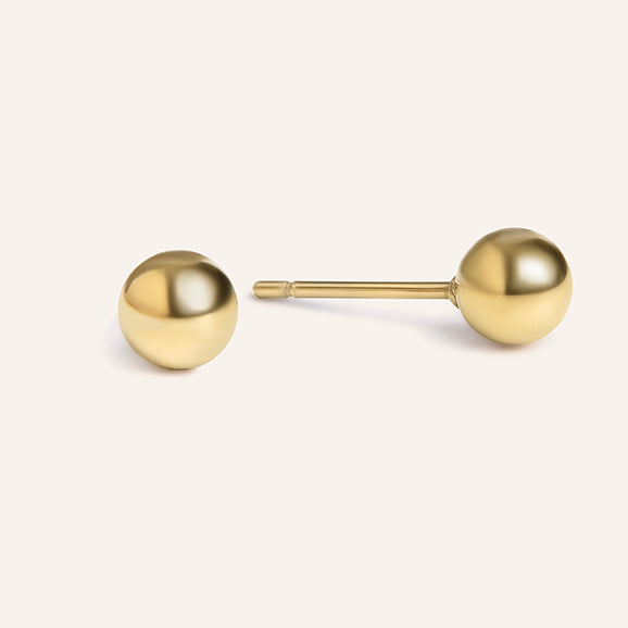 amberz gouden bol oorbellen – minimalistische ronde studs van verguld hypoallergeen staal, tijdloze klassieke look
