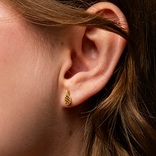 Gouden oorstekers in ananasvorm – Ananas Studs van Amberz.