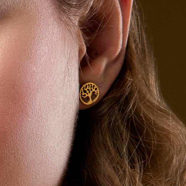 Gouden oorstekers met boom des levens symbool – Sunpop van Amberz.
