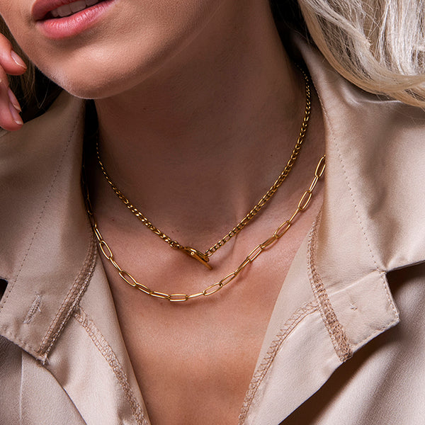 Gouden ketting met brede schakels en toggle sluiting – Evy van Amberz.