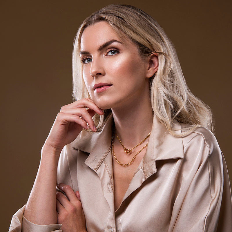 Gouden ketting met brede schakels en toggle sluiting – Evy van Amberz.