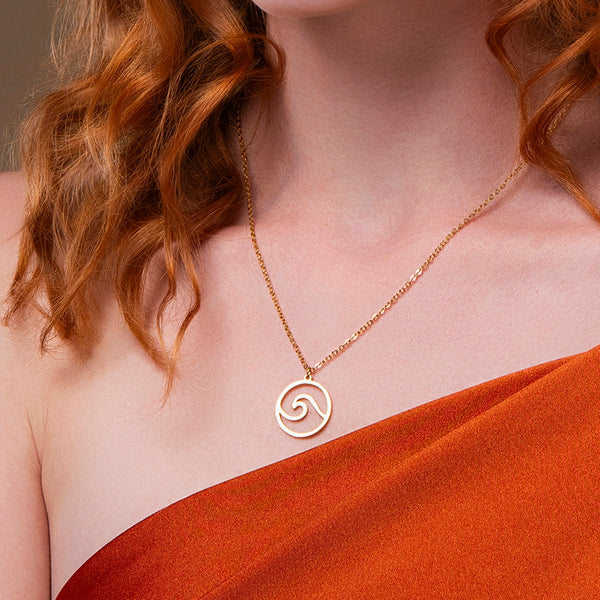 Gouden ketting met golf, zee – golden wave van Amberz.