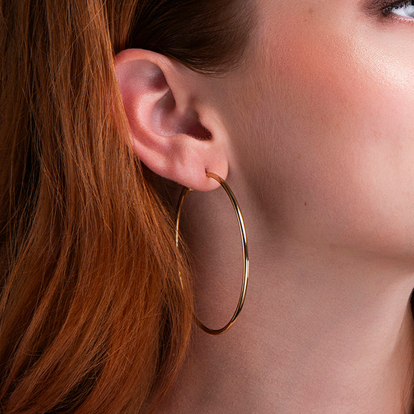 amberz gouden oorringen – minimalistische hoops van verguld roestvrij staal, tijdloos en waterproof