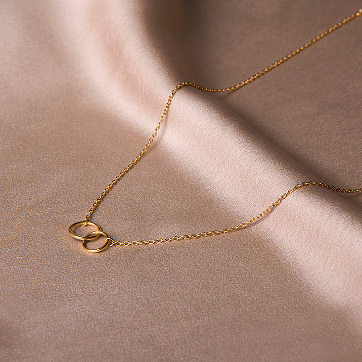 Gouden ketting met verbonden cirkels – ketting Infinity Sis van Amberz.