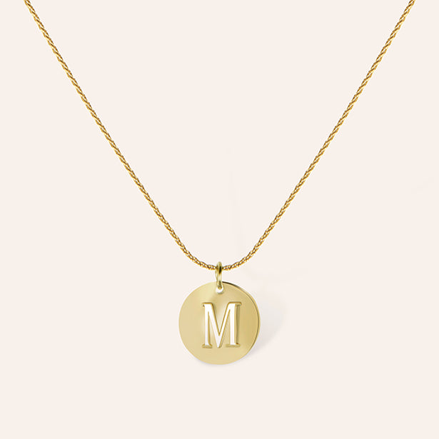 Gouden ketting met initiaal hanger – kies jouw eigen letter bij Amberz.