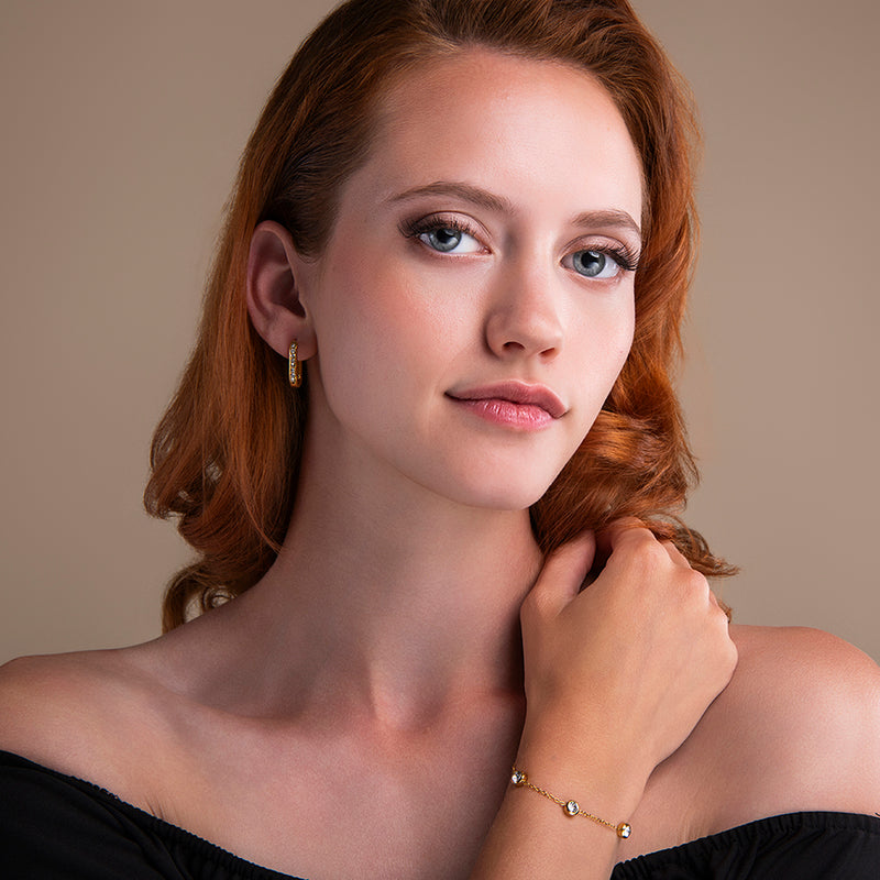 amberz gouden oorringen met zirkonia – rechthoekige hoops van verguld roestvrij staal, elegant en waterproof