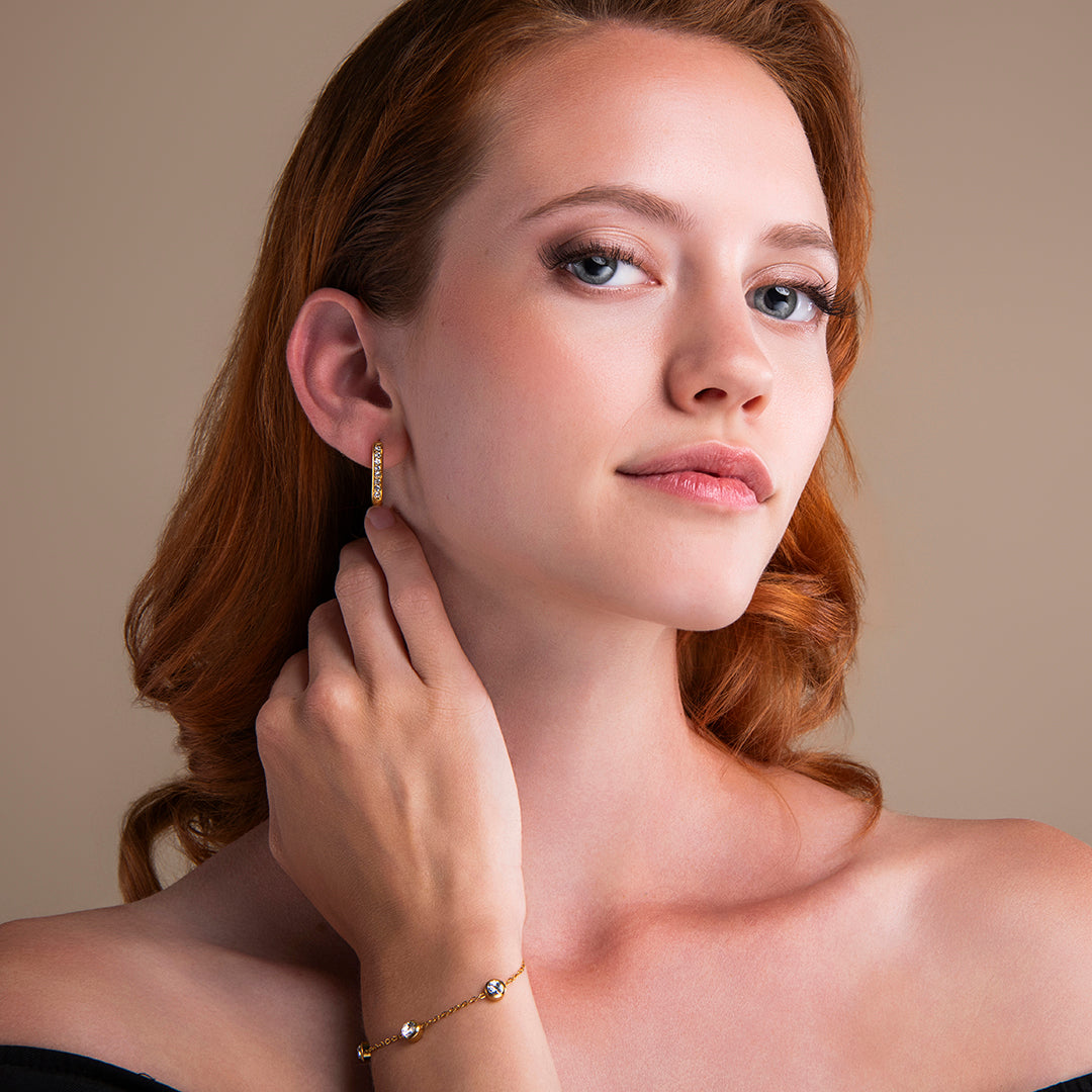 amberz gouden oorringen met zirkonia – rechthoekige hoops van verguld roestvrij staal, elegant en waterproof