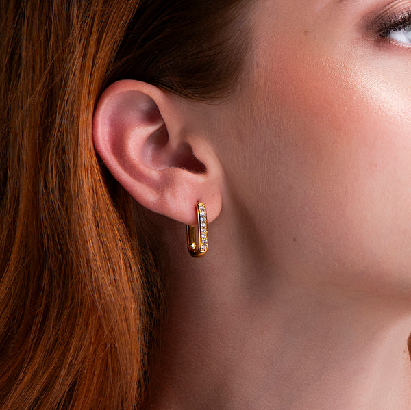 amberz gouden oorringen met zirkonia – rechthoekige hoops van verguld roestvrij staal, elegant en waterproof