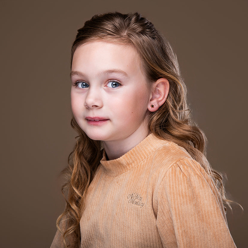 Gouden stervormige kinderoorbellen – Little Star van Amberz