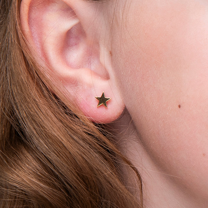 Gouden stervormige kinderoorbellen – Little Star van Amberz