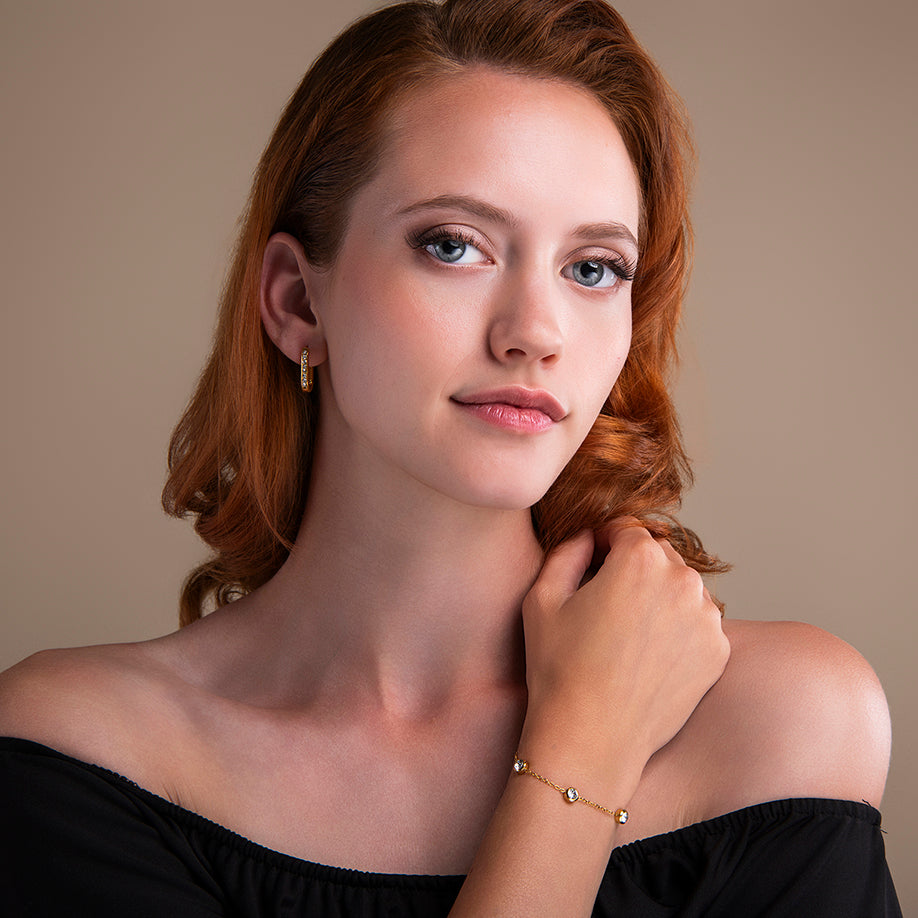 gouden armband met drie zirkonia steentjes – minimalistisch, waterproof en hypoallergeen