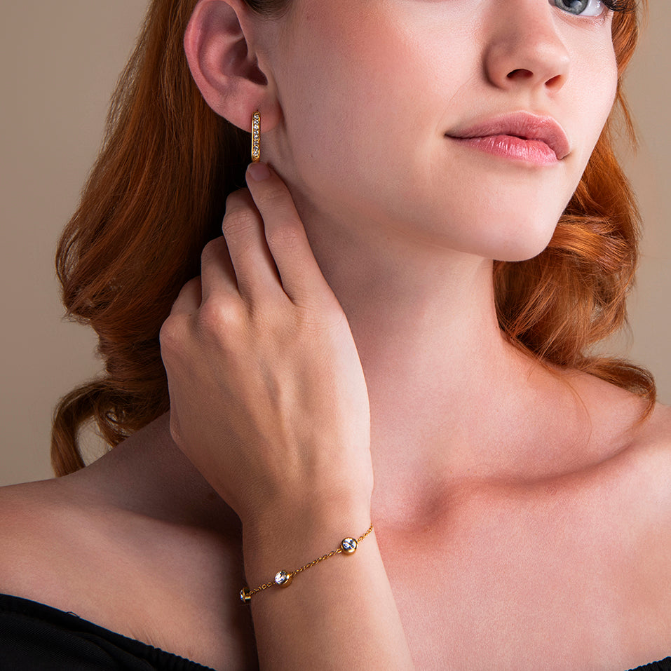 gouden armband met drie zirkonia steentjes – minimalistisch, waterproof en hypoallergeen