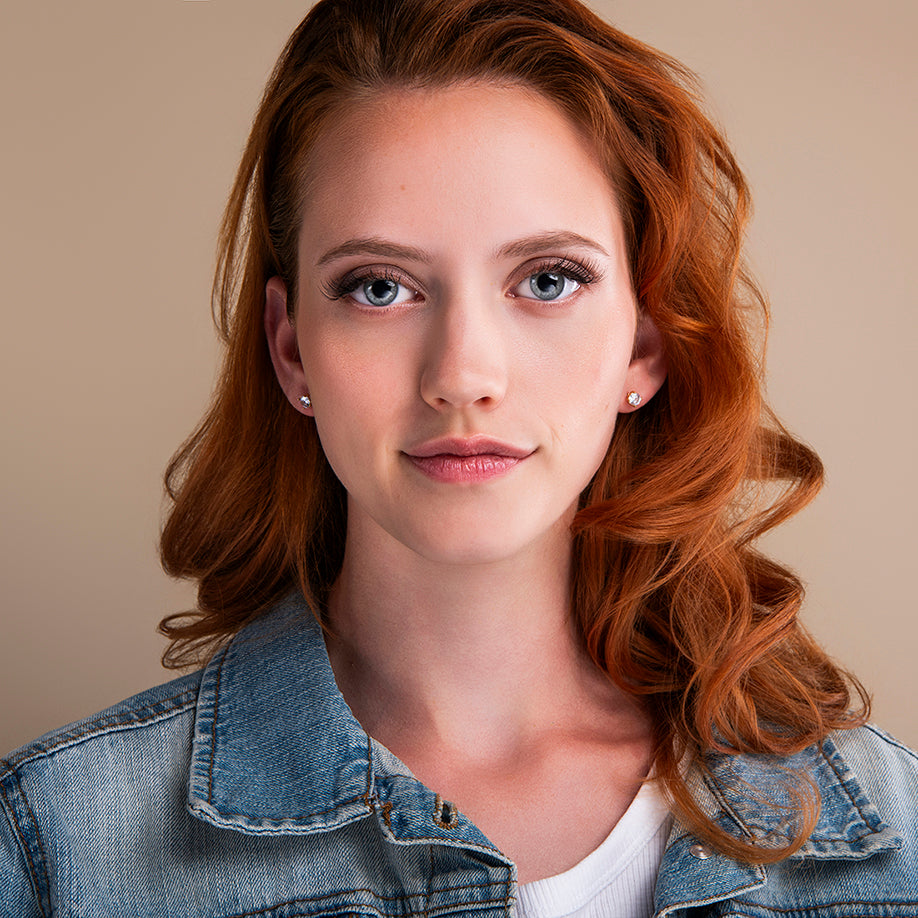 minimalistische gouden oorknopjes met heldere zirkonia steen – klassiek en duurzaam