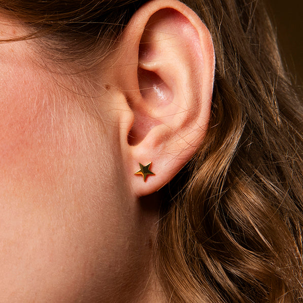 Gouden oorstekers dames in halve maan en ster vorm – Sun & Moon Studs van Amberz