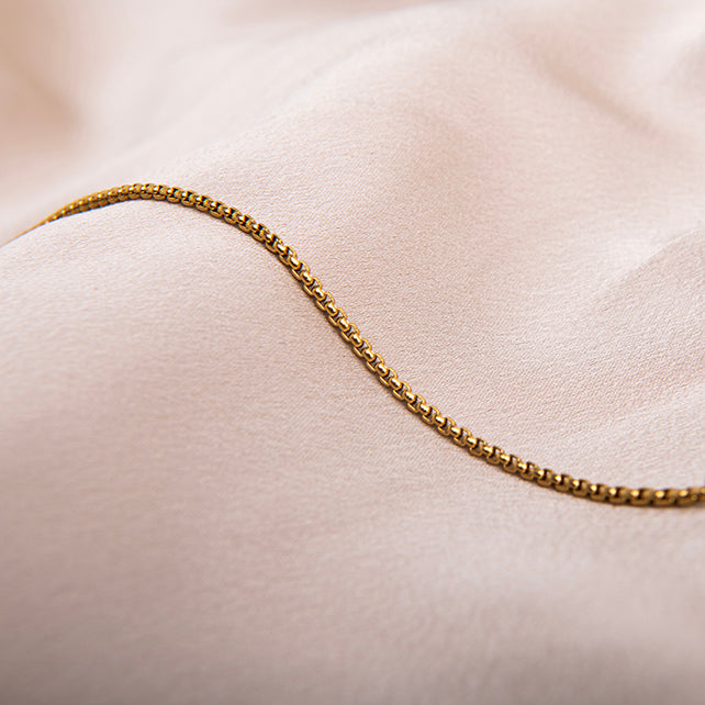 fijne gouden schakelarmband met verstelbare sluiting – minimalistisch en waterproof