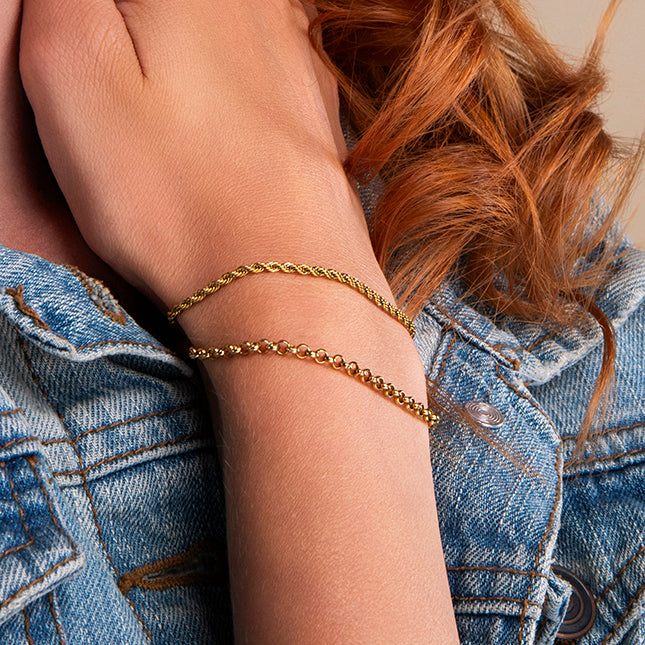 twee gouden armbanden set met fijne en robuuste schakels – waterproof en verkleurt niet