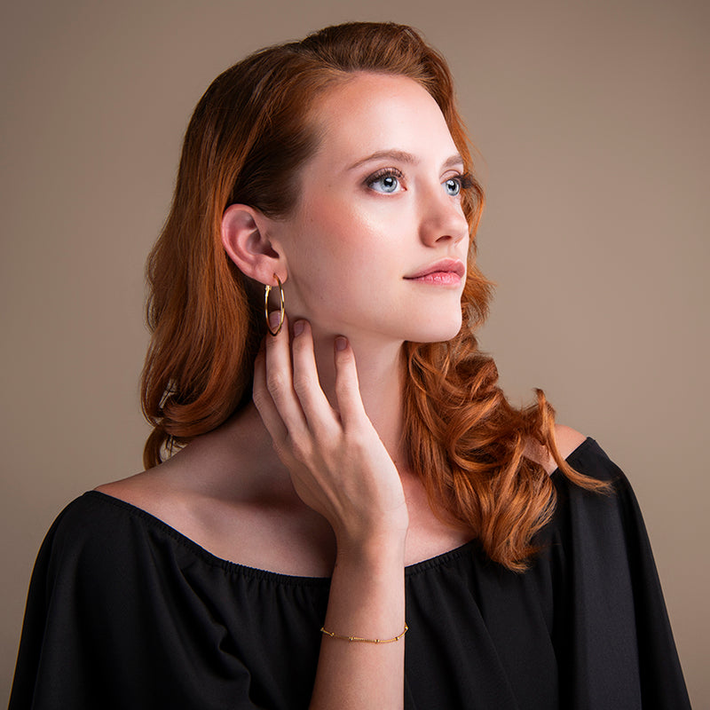 amberz gouden oorringen – minimalistische hoops van verguld roestvrij staal, tijdloos en waterproof