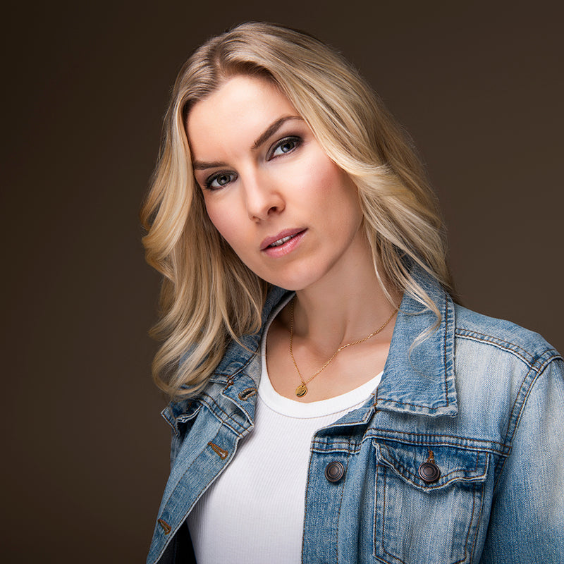 Gouden ketting met ronde munt hanger – Sandra van Amberz.