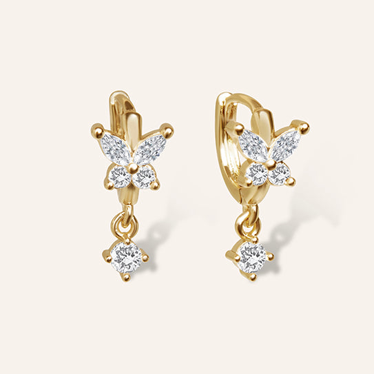 gouden vlinder oorbellen met zirkonia steentjes en hangend detail – elegant en sprankelend