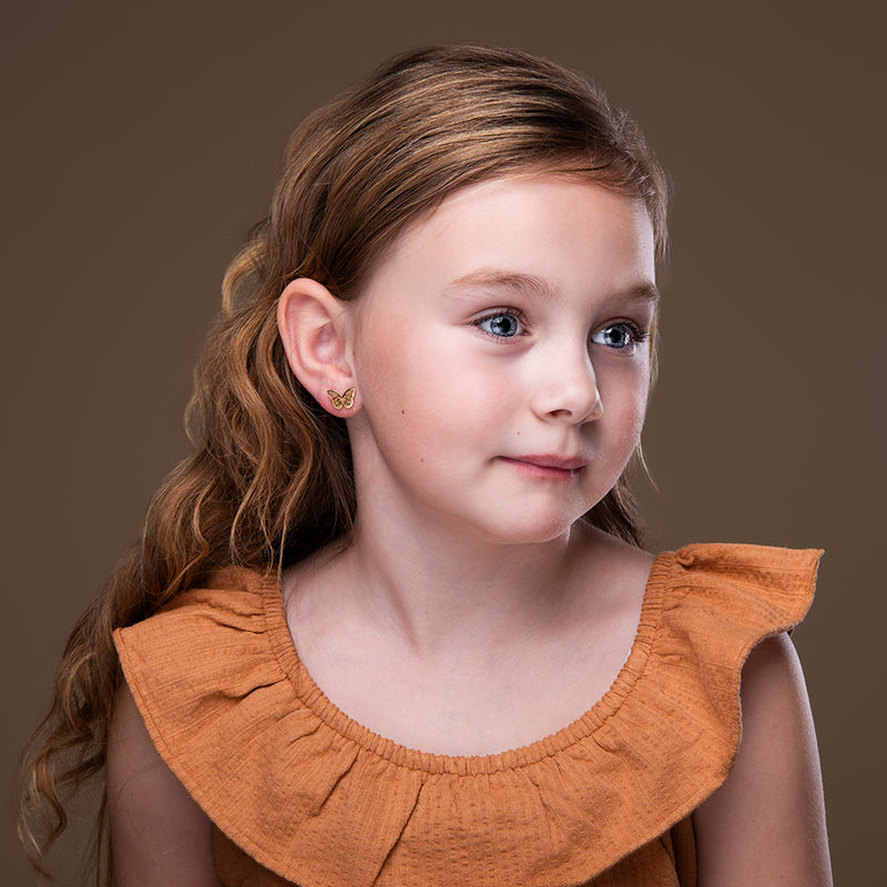 Gouden vlinder kinderoorbellen – Butterbelle van Amberz