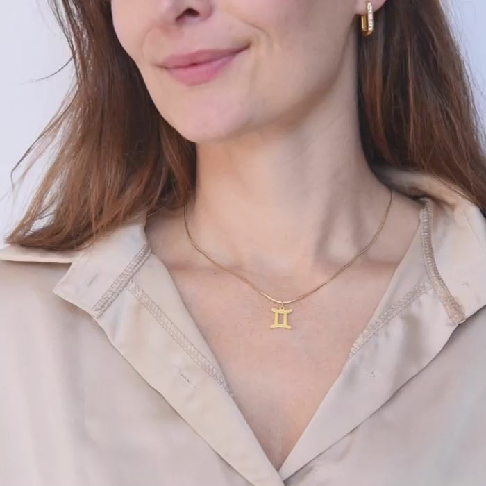 minimalistische gouden ketting met tweelingen sterrenbeeld hanger – zodiac ketting enkel