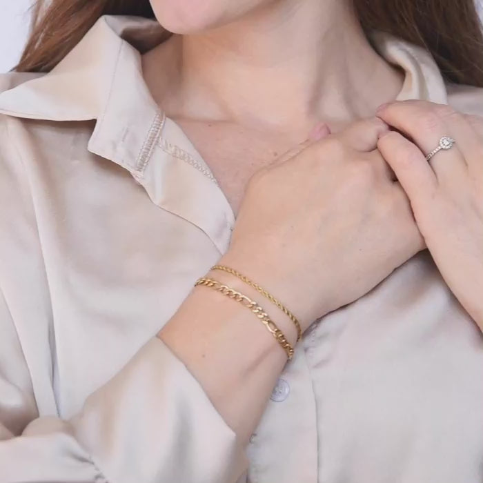 set van twee gouden armbanden – een grove schakelarmband en een gedraaide touwarmband, waterproof en duurzaam